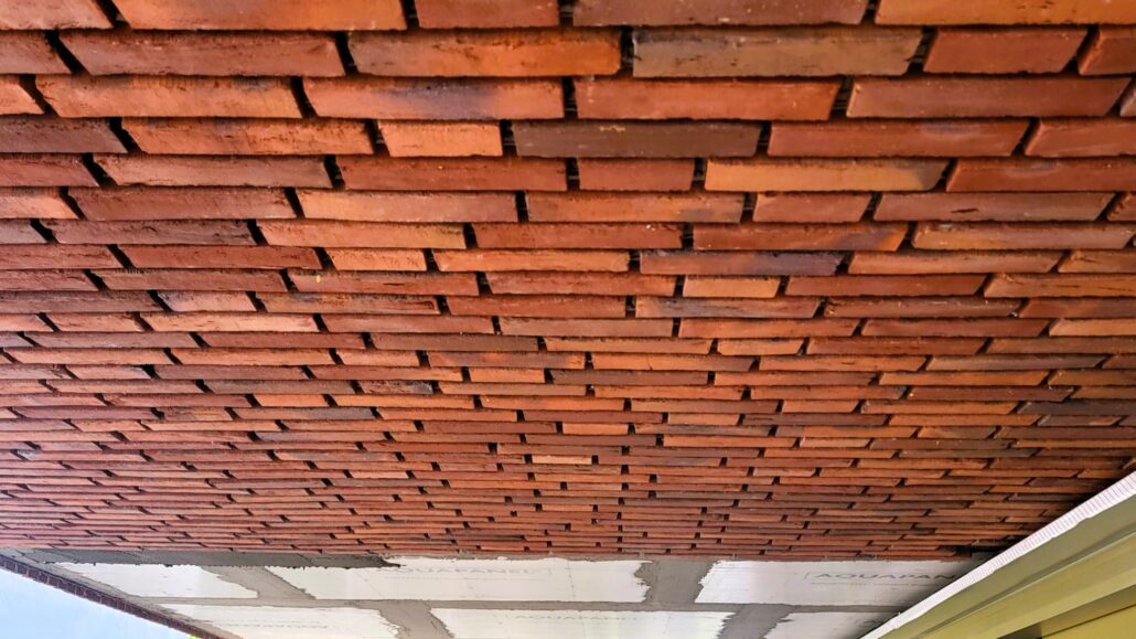 metselwerk aan het plafond, megamix lijm
